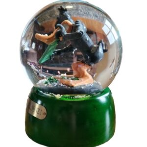 Warner Bros. Daffy duck snow globe.*